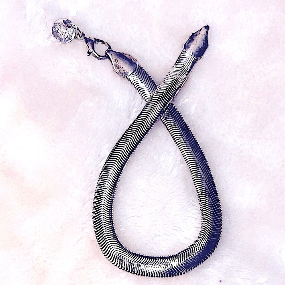 LIKE NEW! 🩶 .925 STAMPED STERLING SILVER HERRINGBONE SNAKE BRACELET Unisex 8”